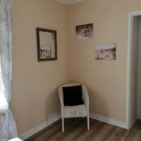 Campagne Proche Bayeux Et Plages Du Debarquement. *